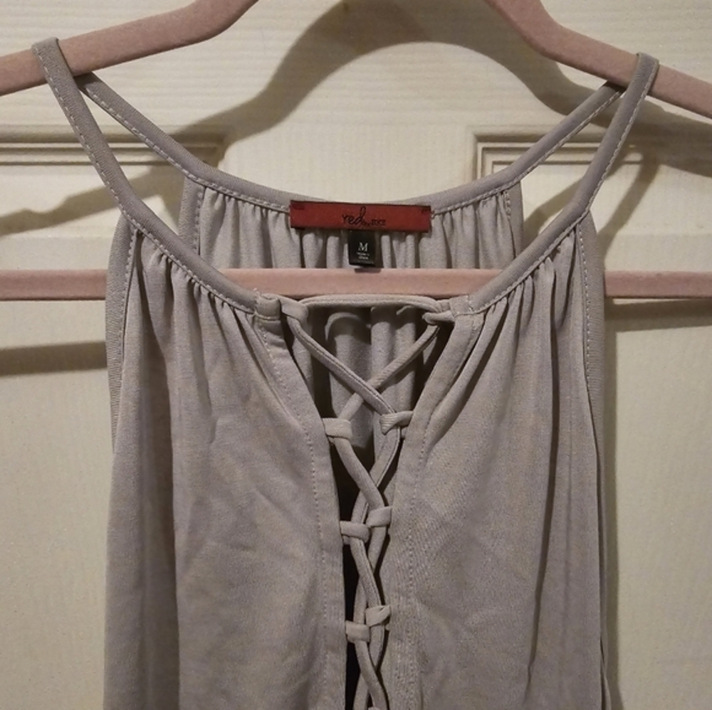 BKE red / cage front / Gray tank top